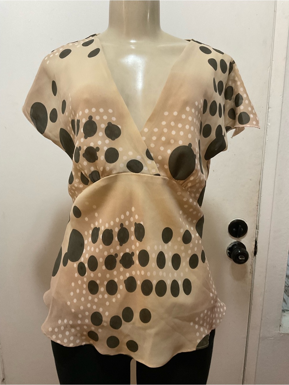 Dress-U By Sharon women’s Y2K 2000s v-neck Polka Dot beige Blouse size M